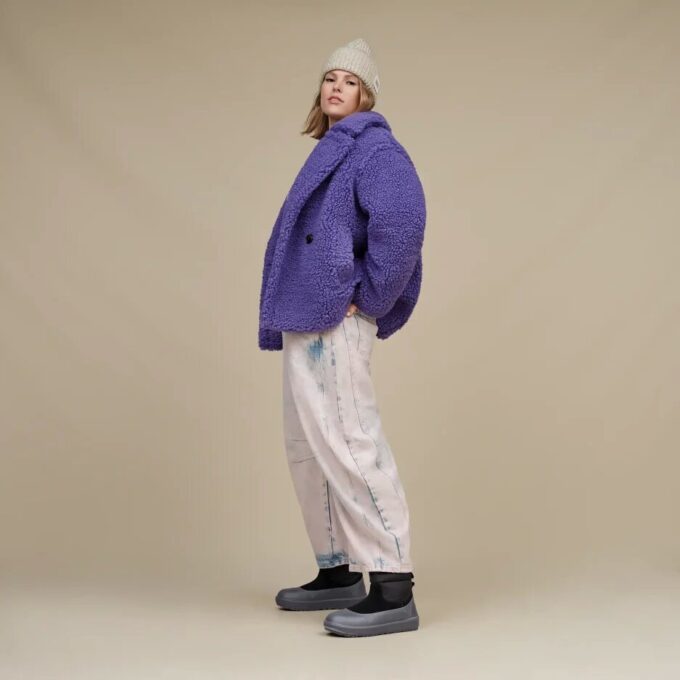 Manteau court en peluche Gertrude