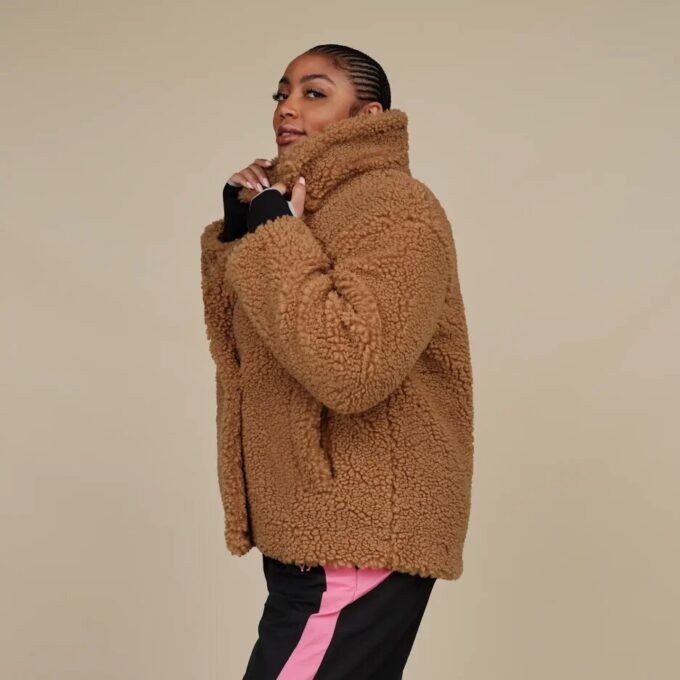 Manteau court en peluche Gertrude