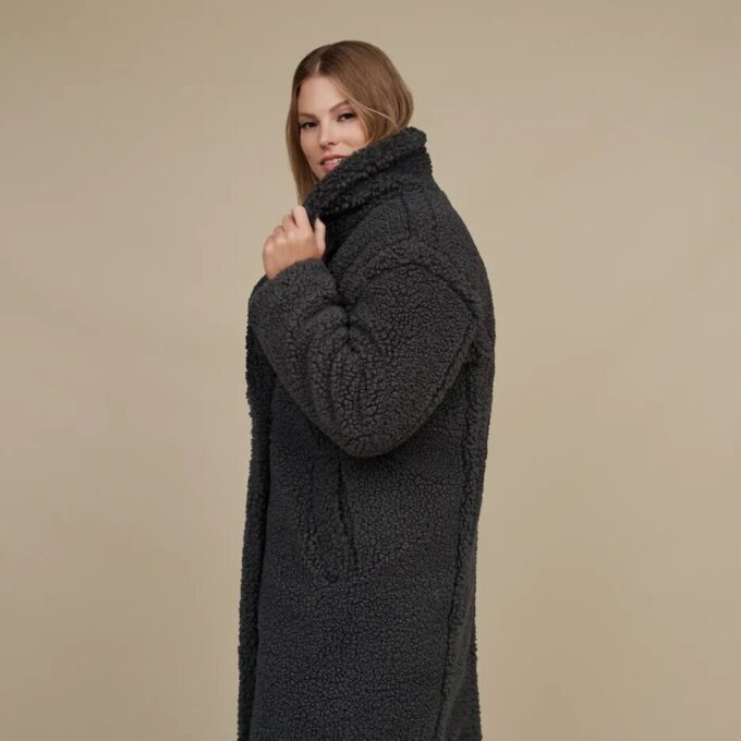 Manteau long en peluche de Gertrude